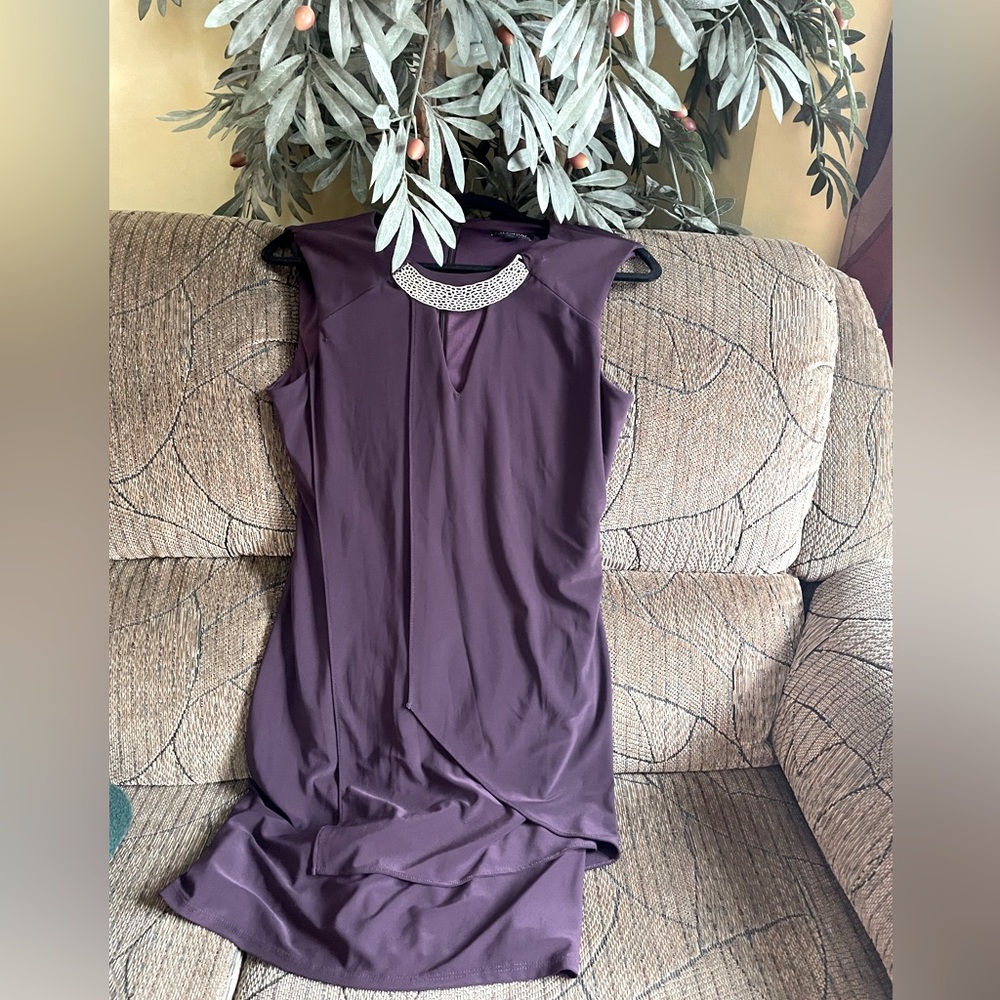 Le Chateau Size medium knee length dress.  Side zipper. Very elegant.